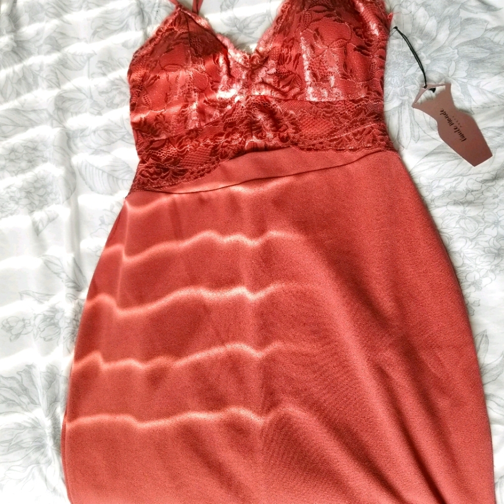 Pink lace body-con mini dress